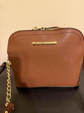Steve Madden Tan Crossbody Bag with Gold Chain Accent